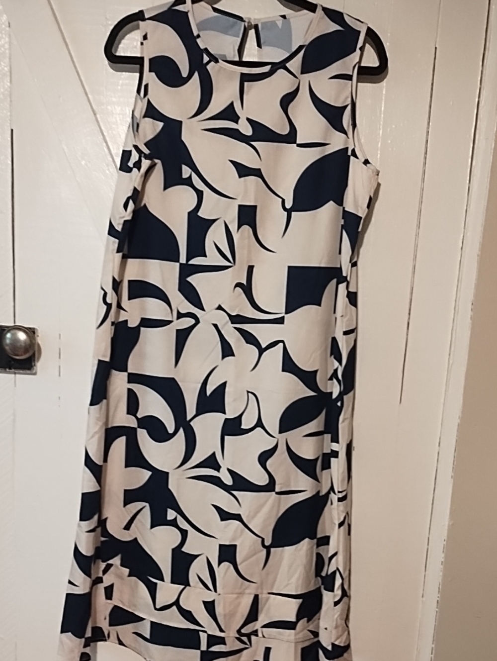Emery Rose NWT Size Large Sleeveless Navy & White Patterned Shift Dress.
